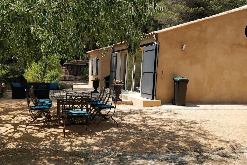 Villa Cigalons En Pleine Pinede Avec Piscine Chauffee De Mai A Septembre Auriol Exterior foto