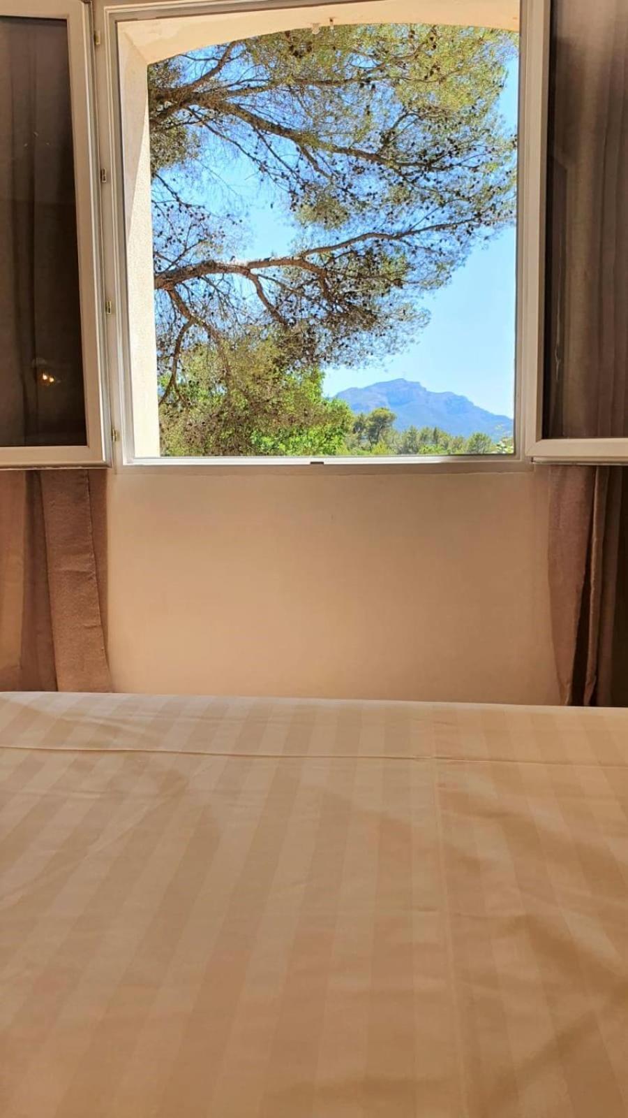 Villa Cigalons En Pleine Pinede Avec Piscine Chauffee De Mai A Septembre Auriol Exterior foto